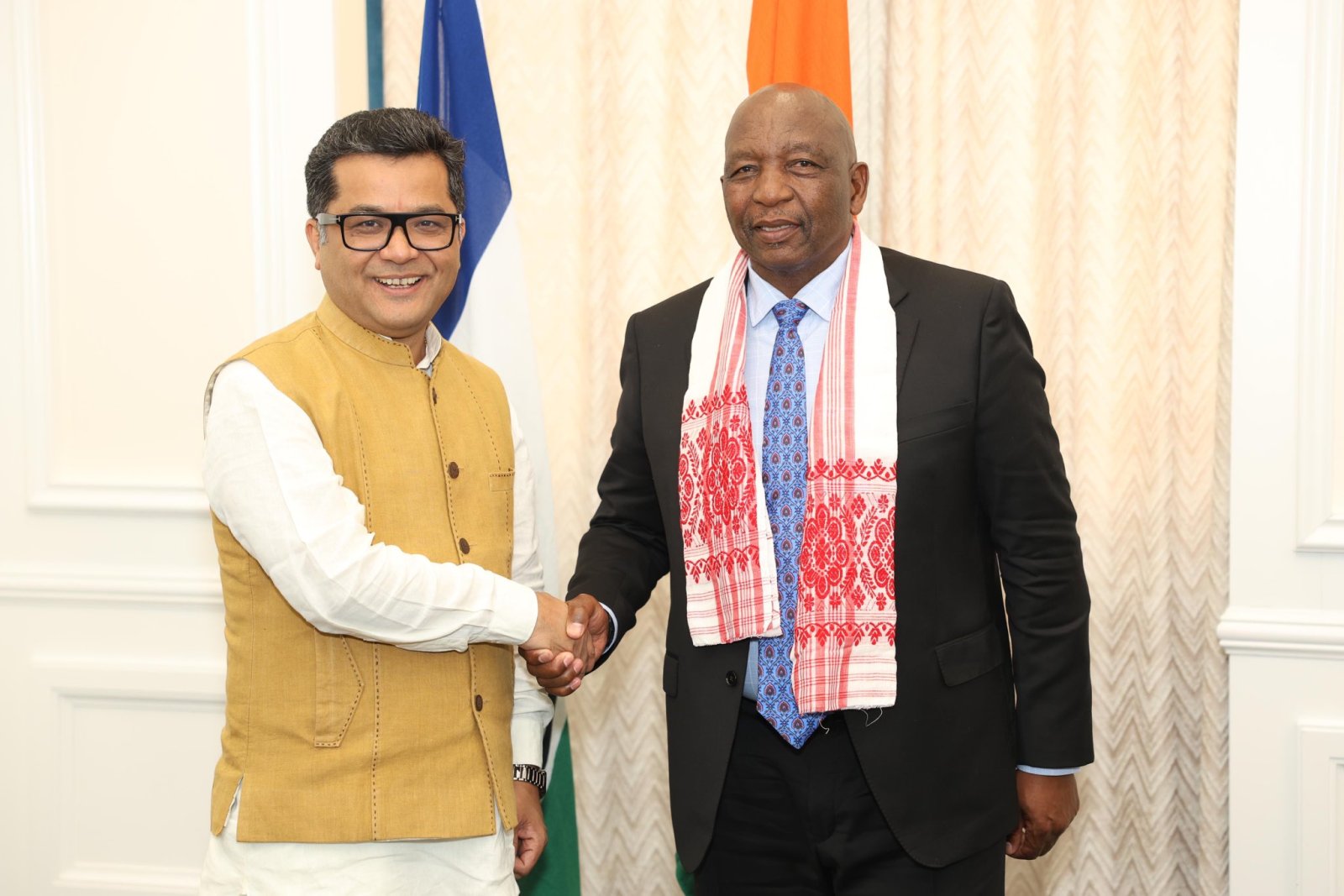 During the visit to the Kingdom of Lesotho, the Hon. Minister of State for External Affairs, Shri Pabitra Margherita called on the Prime Minister of Lesotho Right Hon’ble Samuel Ntsokoane Matekane, and conveyed greetings from PM Shri Narendra Modi ji.