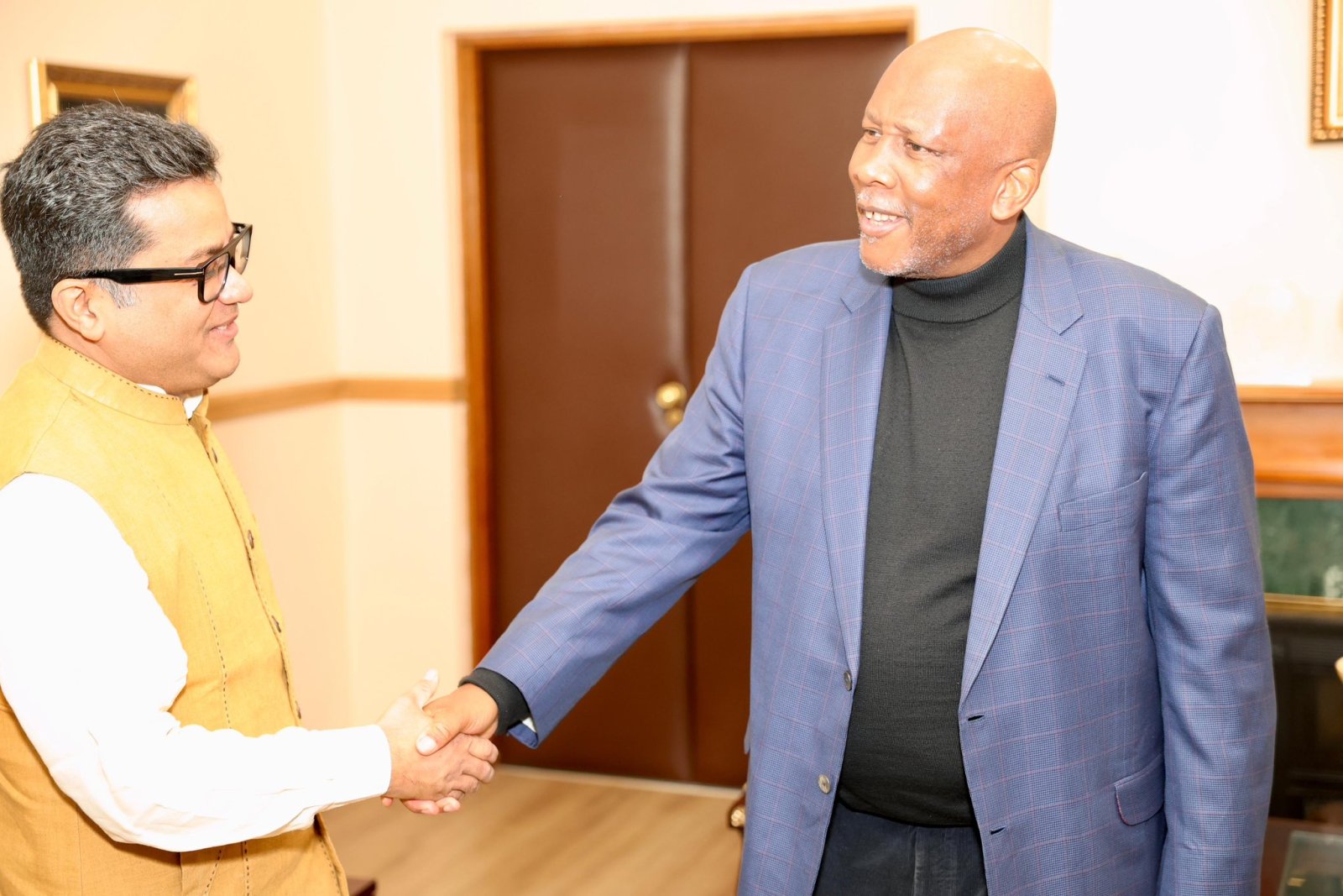 During his visit to the Kingdom of Lesotho, the Hon. Minister of State for External Affairs, Shri Pabitra Margherita called on His Majesty King Letsie III of Lesotho in Maseru, and conveyed greetings of President Droupadi Murmu & Prime Minister Shri  Narendra Modi ji.