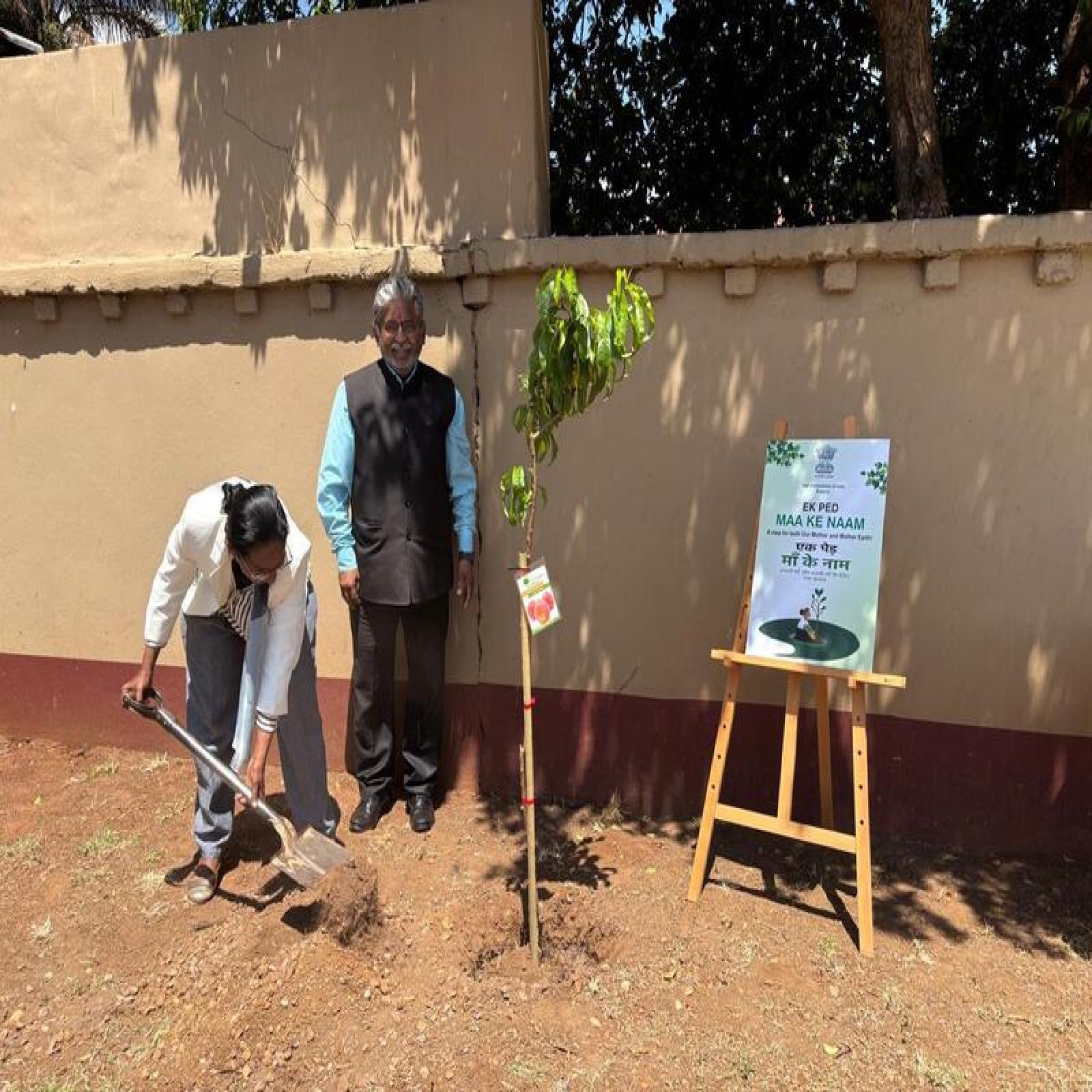 As part of the thematic activities organized by the High Commission of India during the special period (Sep 15 to Oct 02, 2025), Deputy High Commissioner, Ms. Banu Prakash and Mr. Grant Tate, Director of North American International School,  planted saplings under the theme “Ek Ped Maa Ke Naam” in the premises of North American School (NAIS), Pretoria, South Africa.