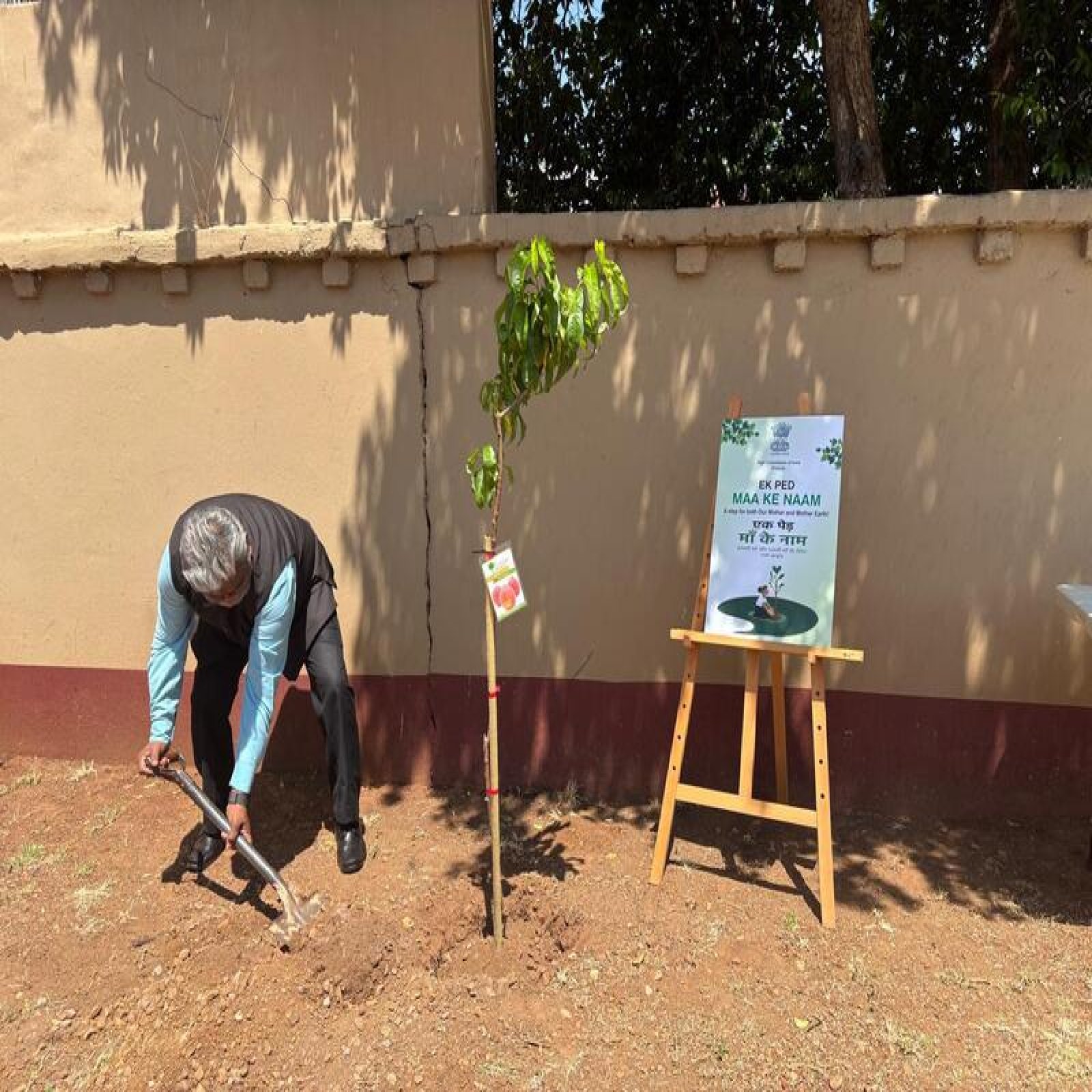 As part of the thematic activities organized by the High Commission of India during the special period (Sep 15 to Oct 02, 2025), Deputy High Commissioner, Ms. Banu Prakash and Mr. Grant Tate, Director of North American International School,  planted saplings under the theme “Ek Ped Maa Ke Naam” in the premises of North American School (NAIS), Pretoria, South Africa.