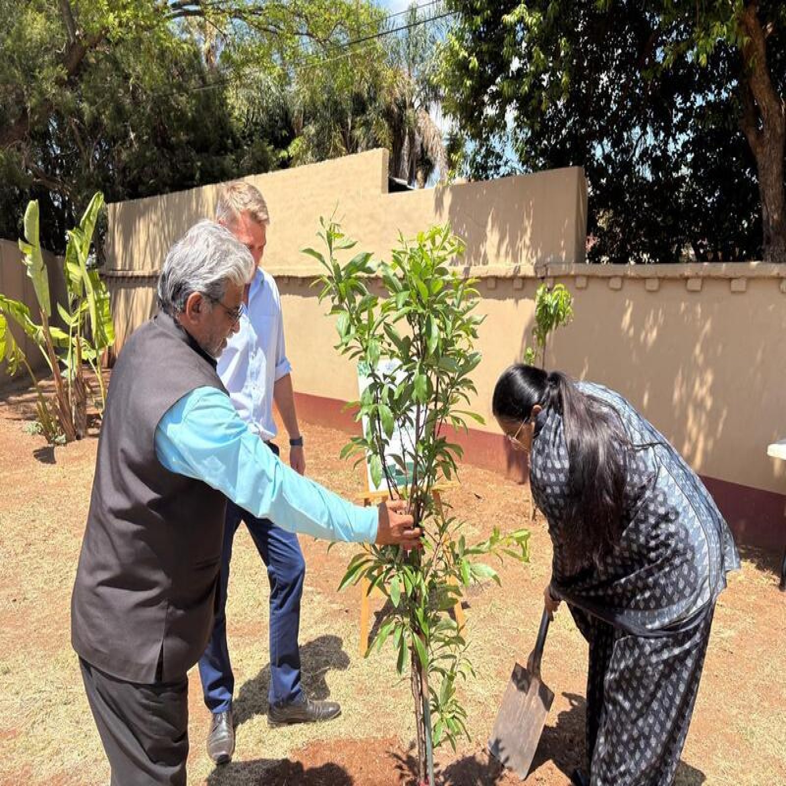As part of the thematic activities organized by the High Commission of India during the special period (Sep 15 to Oct 02, 2025), Deputy High Commissioner, Ms. Banu Prakash and Mr. Grant Tate, Director of North American International School,  planted saplings under the theme “Ek Ped Maa Ke Naam” in the premises of North American School (NAIS), Pretoria, South Africa.